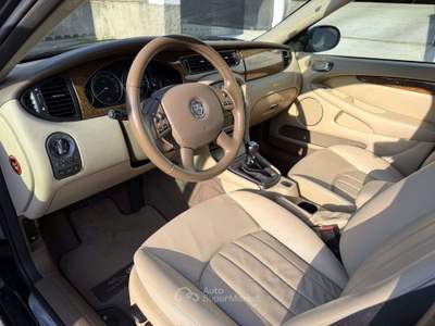 Jaguar X-Type 2.5 V6 Executive AWD - PELLE/PDC/XENON Nero usata Sesto San Giovanni