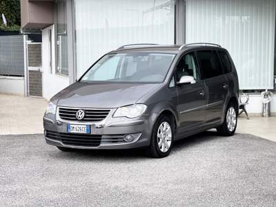 Volkswagen Touran Benzina 170CV Automatica 7 Posti - 2008 Argento usata Roma