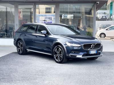 Volvo V90 Cross Country 2.0 Hybrid 250CV E6 AWD Automatica - 2021 Blu/Azzurro usata Roma