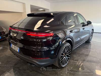 Porsche Cayenne Coupè 3.0 V6 E-Hybrid TETTO Nero usata Villa Carcina