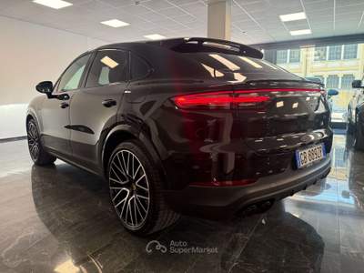 Porsche Cayenne Coupè 3.0 V6 E-Hybrid TETTO Nero usata Villa Carcina