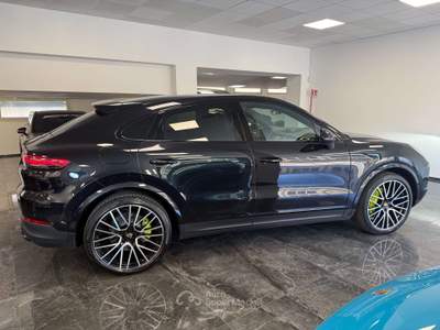 Porsche Cayenne Coupè 3.0 V6 E-Hybrid TETTO Nero usata Villa Carcina
