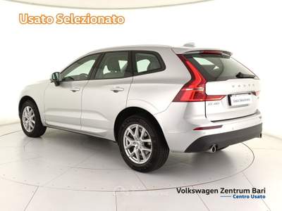 Volvo XC60 2.0 b4 momentum pro auto Argento usata Bari