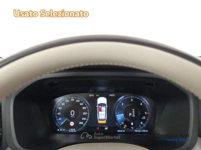 Volvo XC60 2.0 b4 momentum pro auto Argento usata Bari