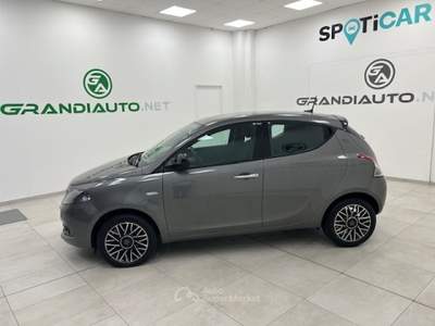 Lancia Ypsilon III 2021 -  1.0 firefly hybrid Platino s&s 70cv Grigio usata Novi Ligure