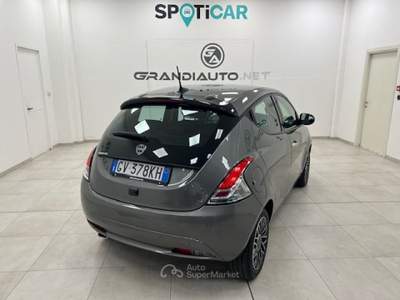 Lancia Ypsilon III 2021 -  1.0 firefly hybrid Platino s&s 70cv Grigio usata Novi Ligure