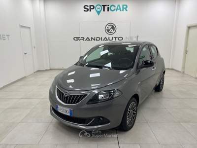 Lancia Ypsilon III 2021 -  1.0 firefly hybrid Platino s&s 70cv Grigio usata Novi Ligure