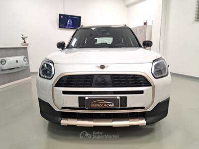 MINI Countryman MINI Cooper Countryman U25 1.5 48V C Hybrid Favoured automatica Bianco usata Campagna