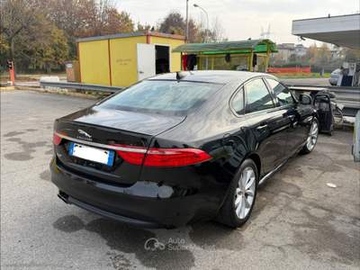 Jaguar XF XF 2.0 D 180 CV aut. R-Sport Nero usata Brembate di Sopra