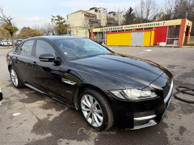 Jaguar XF XF 2.0 D 180 CV aut. R-Sport Nero usata Brembate di Sopra