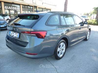 Skoda Octavia 1.5 G-TEC DSG Wagon Executive DSG Grigio usata Tolentino