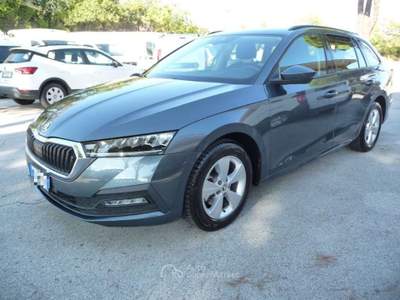 Skoda Octavia 1.5 G-TEC DSG Wagon Executive DSG Grigio usata Tolentino