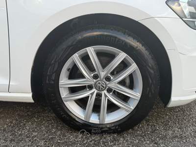 Volkswagen Golf Golf Variant 1.6 TDI 115CV Business BMT Bianco usata Mesagne