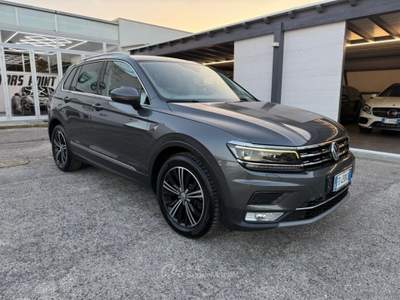 Volkswagen Tiguan Tiguan 2.0 TDI DSG 4MOTION Business BMT Grigio usata Mesagne