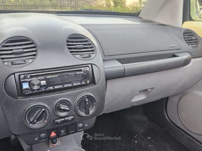 Volkswagen New Beetle New Beetle Cabrio Cabrio 1.4 Giallo usata Lesmo