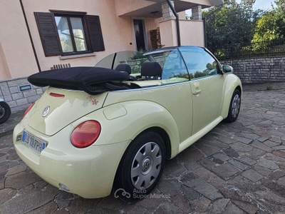 Volkswagen New Beetle New Beetle Cabrio Cabrio 1.4 Giallo usata Lesmo