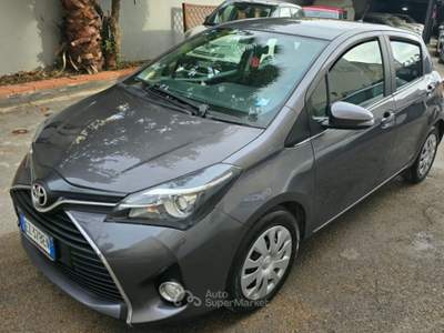 Toyota Yaris 1.4 D-4D 5 porte Cool Grigio usata Afragola