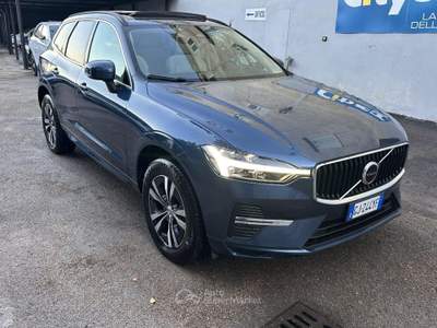 Volvo XC60 B4 (d) automatico Plus Dark Blu/Azzurro usata Afragola