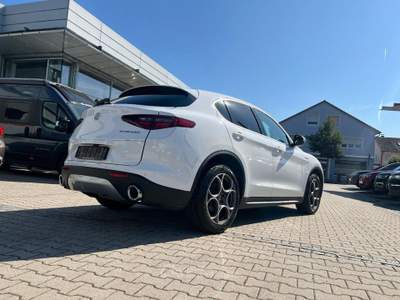 Alfa Romeo Stelvio 2.2 Turbodiesel 190 CV AT8 Q4 Business Bianco usata Pomezia