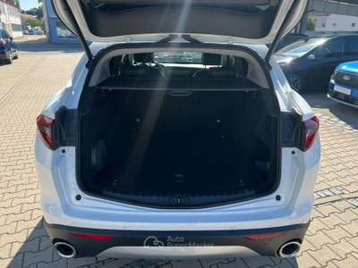 Alfa Romeo Stelvio 2.2 Turbodiesel 190 CV AT8 Q4 Business Bianco usata Pomezia