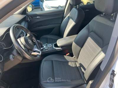 Alfa Romeo Stelvio 2.2 Turbodiesel 190 CV AT8 Q4 Business Bianco usata Pomezia