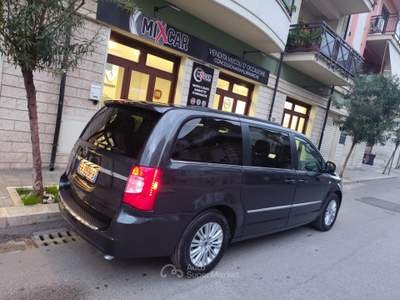 Lancia Voyager 2.8 CRDI 163CV 7 POSTI PERFETTA Grigio usata CORATO