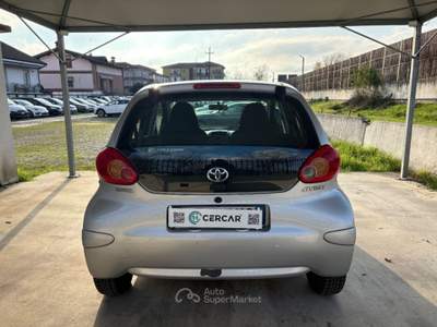 Toyota Aygo 1.0 12V VVT-i 5 porte OK NEOPATENTATI 5 PORTE Argento usata Pavia