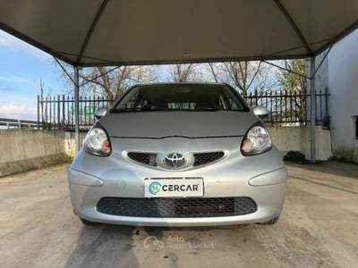 Toyota Aygo 1.0 12V VVT-i 5 porte OK NEOPATENTATI 5 PORTE Argento usata Pavia