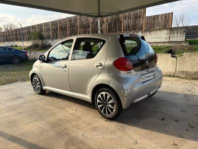 Toyota Aygo 1.0 12V VVT-i 5 porte OK NEOPATENTATI 5 PORTE Argento usata Pavia