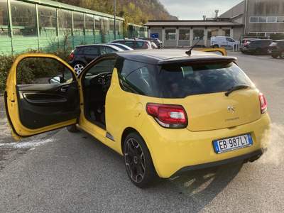 DS Automobiles DS 3 info 347 840 8988 Maurizio oppure 335 336631 Luca Giallo usata Bisuschio