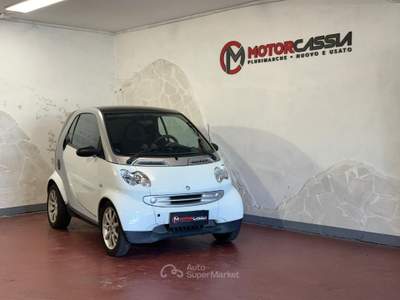 Smart ForTwo ADATTA A NEOPATENTATI Bianco usata Roma