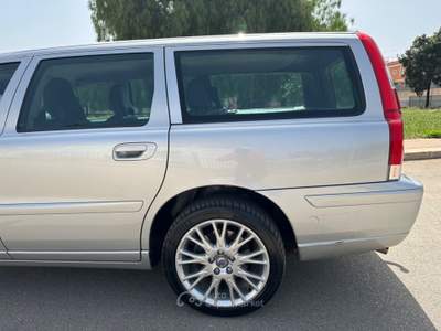 Volvo V70/XC70 V70 2.4 METANO 2007 - GANCIO Grigio usata Terlizzi
