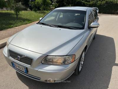 Volvo V70/XC70 V70 2.4 METANO 2007 - GANCIO Grigio usata Terlizzi