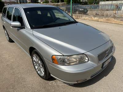 Volvo V70/XC70 V70 2.4 METANO 2007 - GANCIO Grigio usata Terlizzi