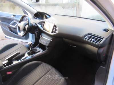 Peugeot 308 S&S Business Bianco usata Striano