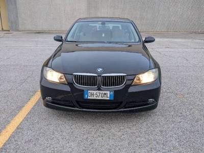 BMW Serie 3 320i E91  Nero usata Rimini