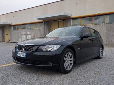 BMW Serie 3 320i E91  Nero usata Rimini