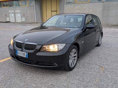 BMW Serie 3 320i E91  Nero usata Rimini