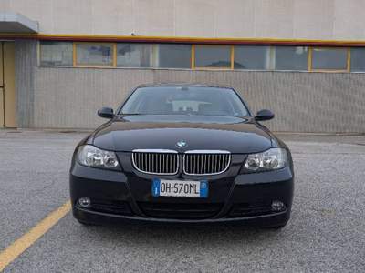 BMW Serie 3 320i E91  Nero usata Rimini