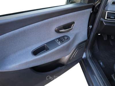 Lancia Ypsilon Ypsilon 1.0 FireFly 5 porte S&S Hybrid Ecochic Gold Nero usata Feltre