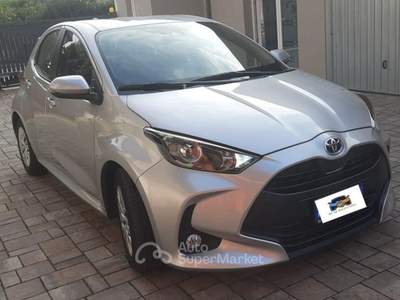 Toyota Yaris 1.5 5 porte Active UNICO PROPRIETARIO Grigio usata Galliate