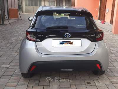 Toyota Yaris 1.5 5 porte Active UNICO PROPRIETARIO Grigio usata Galliate
