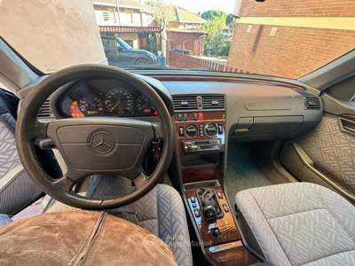 Mercedes-Benz Classe C Elenegance Verde usata Perugia