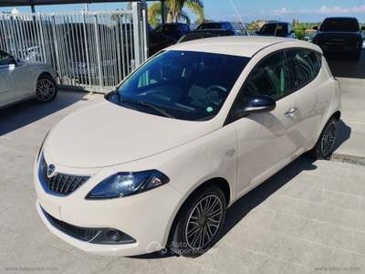 Lancia Ypsilon Ypsilon 1.0 FireFly 5p.S&S Hybryd Gold Beige usata TORRENOVA