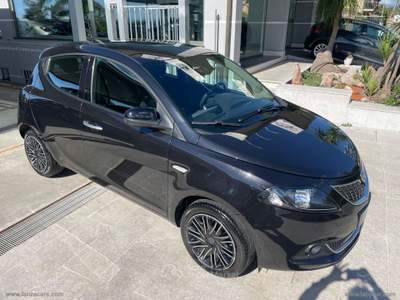 Lancia Ypsilon Ypsilon 1.0 FireFly 5p.S&S Hybryd Gold Nero usata TORRENOVA