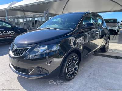 Lancia Ypsilon Ypsilon 1.0 FireFly 5p.S&S Hybryd Gold Nero usata TORRENOVA