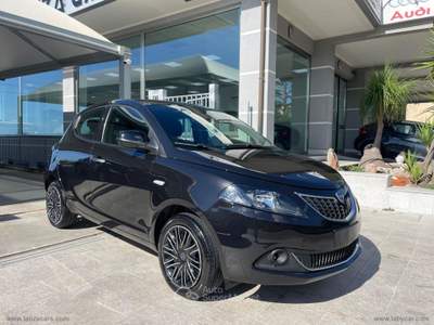 Lancia Ypsilon Ypsilon 1.0 FireFly 5p.S&S Hybryd Gold Nero usata TORRENOVA