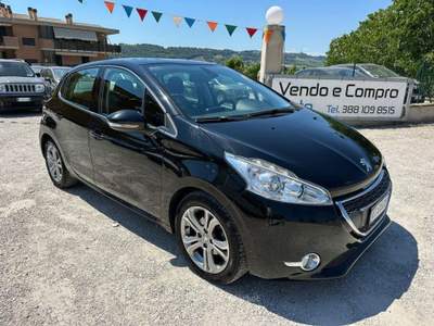 Peugeot 208 1.4 8V HDi 68CV 5p. Allure Nero usata Altidona
