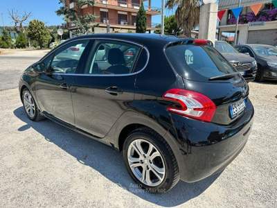 Peugeot 208 1.4 8V HDi 68CV 5p. Allure Nero usata Altidona
