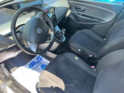 Lancia Ypsilon 1.2 69 CV 5 porte S&amp;S Gold Argento usata Altidona